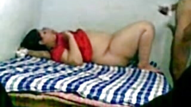 ग्लैमरस कुतिया की एक संकीर्ण हिंदी पिक्चर सेक्सी मूवी एचडी गांड में दो लंड