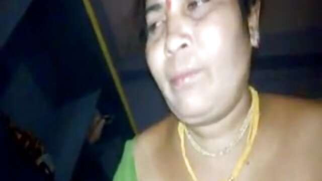 आदमी ने कैमरे पर फिल्माया कि कैसे दो तेजस्वी हिंदी सेक्सी फुल मूवी एचडी लड़कियों को चोदना है