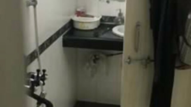 तनावग्रस्त सेक्सी मूवी फुल एचडी में छात्र को लगता है कि लोगों की गांड और योनि में लंड है